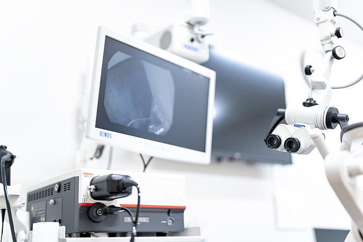 耳鼻科用顕微鏡と内視鏡